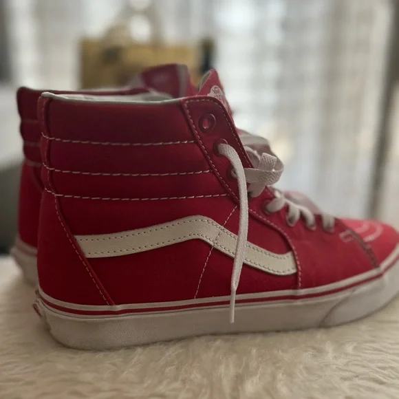 VANS HIGH TOP SNEAKERS! - Picture 4 of 6